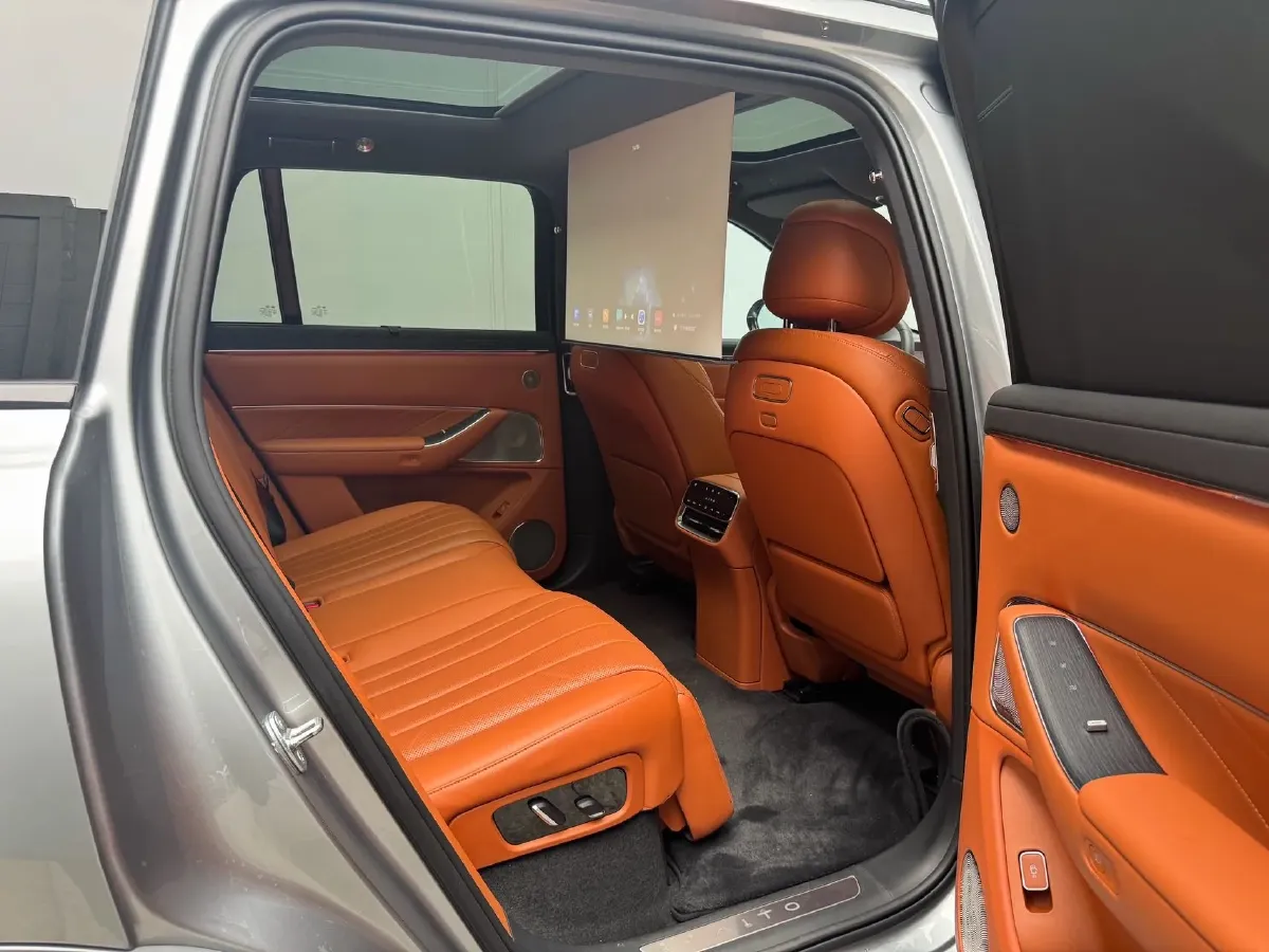 2025 AITO AITO M8 REEV 160HP REEV 53.4KWH,autocango,china used car exporter,china ev exporter,chinese used car exporter,chinese used ev exporter