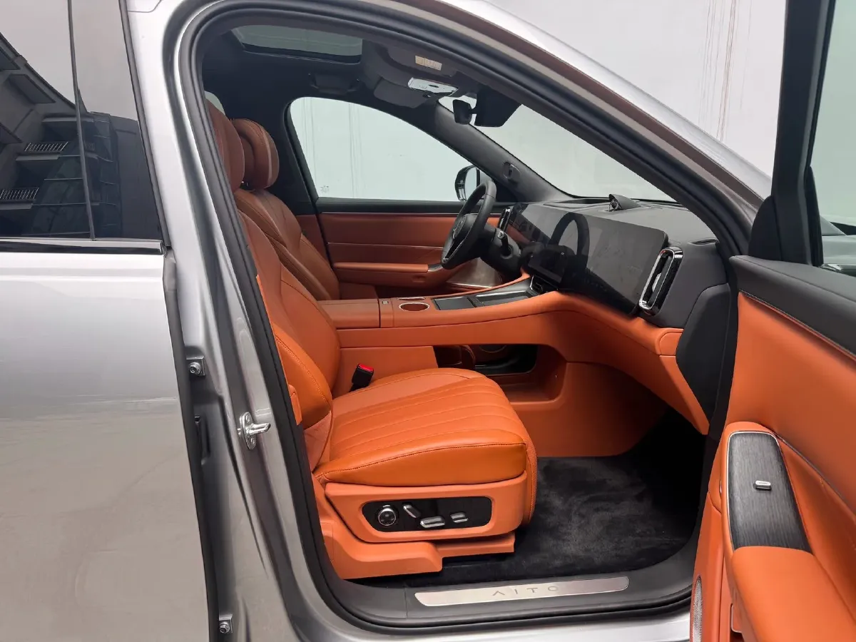 2025 AITO AITO M8 REEV 160HP REEV 53.4KWH,autocango,china used car exporter,china ev exporter,chinese used car exporter,chinese used ev exporter