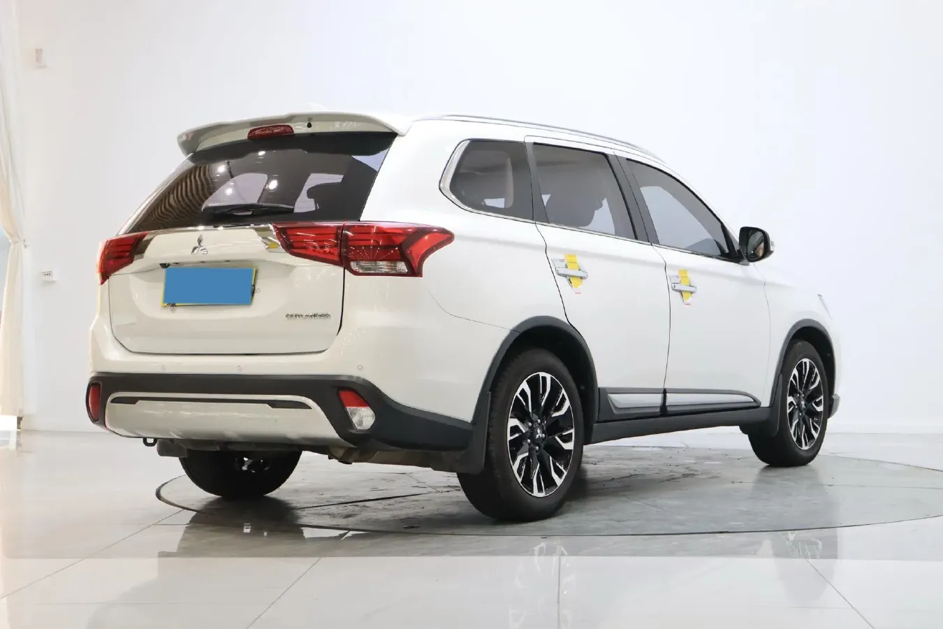 2019 Mitsubishi Outlander 2.4L 192HP L4 CVT,autocango,china used car exporter,china ev exporter,chinese used car exporter,chinese used ev exporter