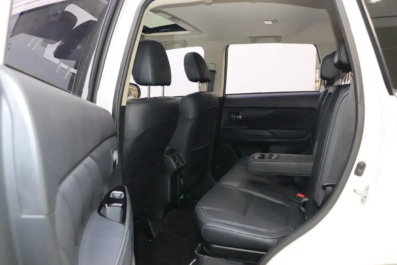 2019 Mitsubishi Outlander 2.4L 192HP L4 CVT,autocango,china used car exporter,china ev exporter,chinese used car exporter,chinese used ev exporter