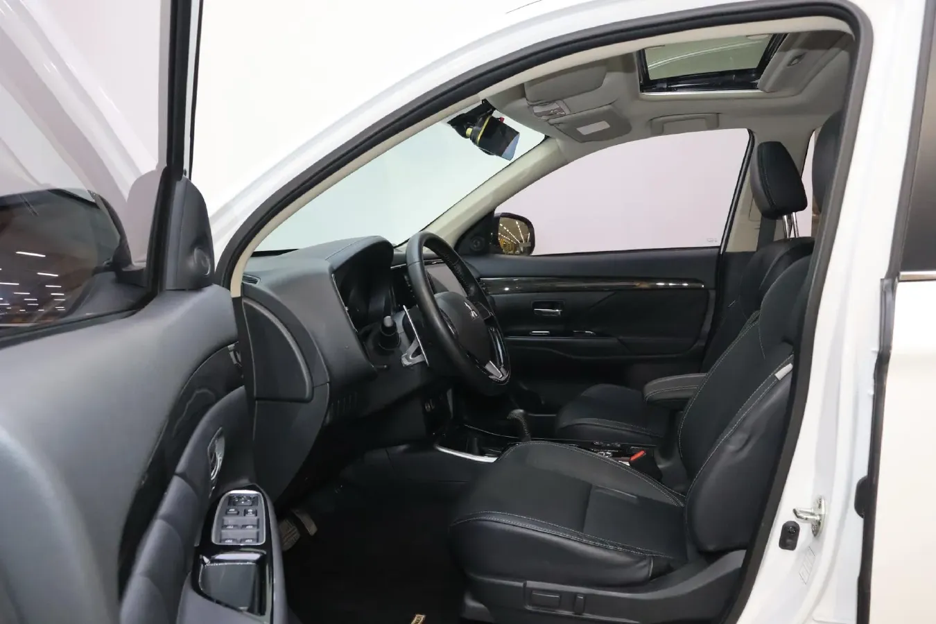 2019 Mitsubishi Outlander 2.4L 192HP L4 CVT,autocango,china used car exporter,china ev exporter,chinese used car exporter,chinese used ev exporter