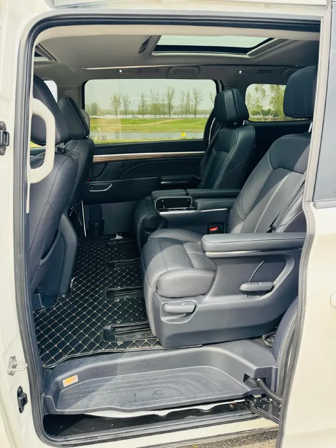 2021 GAC Trumpchi M8 2.0T 252HP L4 8AT,autocango,china used car exporter,china ev exporter,chinese used car exporter,chinese used ev exporter