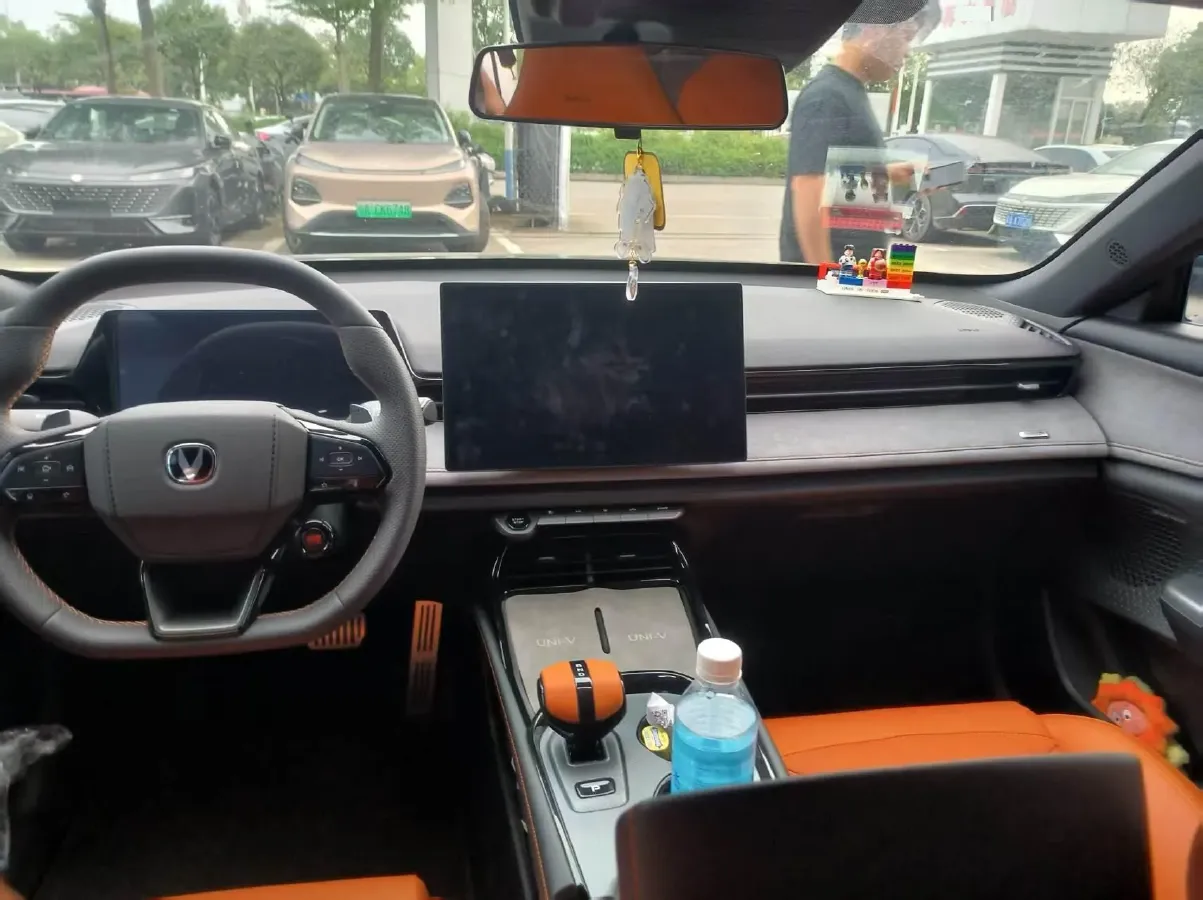 2025 ChangAn UNI-V 2.0T 245HP L4 8AT,autocango,china used car exporter,china ev exporter,chinese used car exporter,chinese used ev exporter