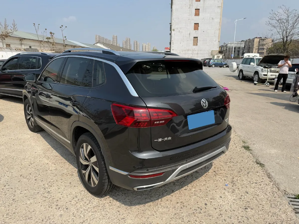 2019 Jeep Cherokee 2.0T 234HP L4 9AT,autocango,china used car exporter,china ev exporter,chinese used car exporter,chinese used ev exporter