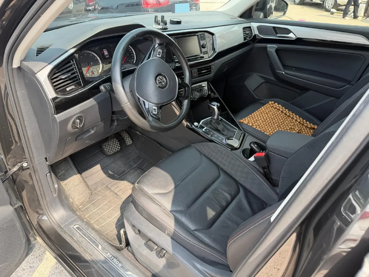 2019 Jeep Cherokee 2.0T 234HP L4 9AT,autocango,china used car exporter,china ev exporter,chinese used car exporter,chinese used ev exporter