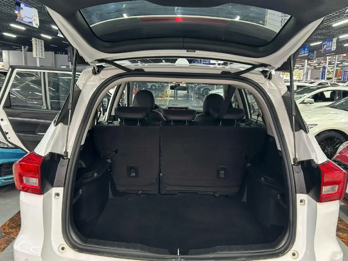 2019 Haval M6 1.5T 150HP L4 7DCT,autocango,china used car exporter,china ev exporter,chinese used car exporter,chinese used ev exporter