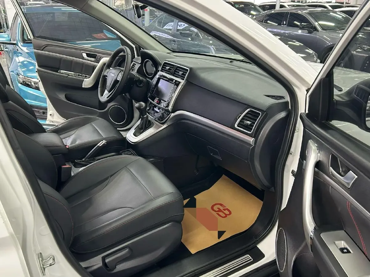 2019 Haval M6 1.5T 150HP L4 7DCT,autocango,china used car exporter,china ev exporter,chinese used car exporter,chinese used ev exporter