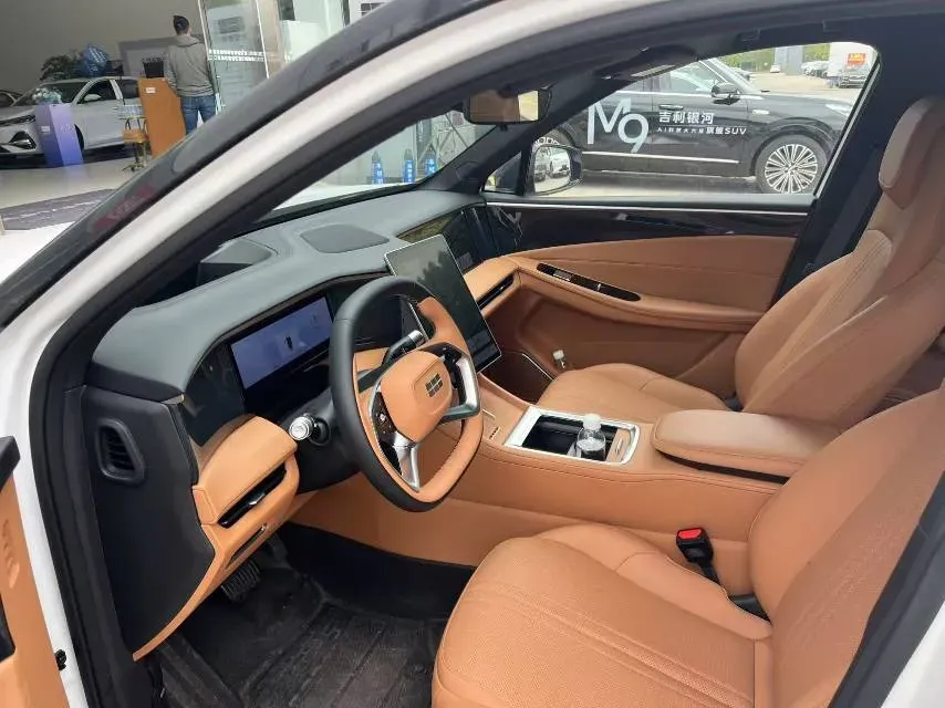 2025 Geely Galaxy L7 1.5L 112HP L4 1DHT PHEV 18.4KWH,autocango,china used car exporter,china ev exporter,chinese used car exporter,chinese used ev exporter