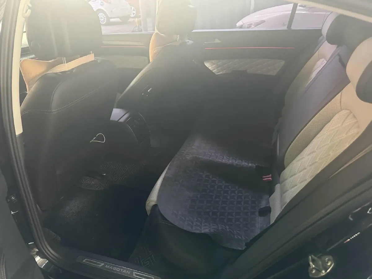 2024 Volkswagen Magotan 2.0T 186HP L4 7DCT,autocango,china used car exporter,china ev exporter,chinese used car exporter,chinese used ev exporter