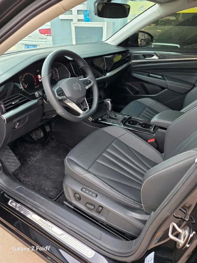 2025 Volkswagen Passat 2.0T 220HP L4 7DCT,autocango,china used car exporter,china ev exporter,chinese used car exporter,chinese used ev exporter