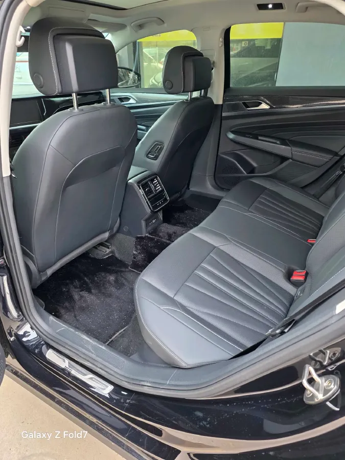 2025 Volkswagen Passat 2.0T 220HP L4 7DCT,autocango,china used car exporter,china ev exporter,chinese used car exporter,chinese used ev exporter