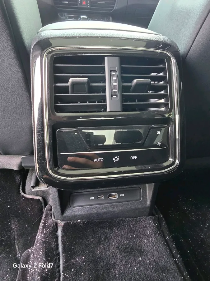 2025 Volkswagen Passat 2.0T 220HP L4 7DCT,autocango,china used car exporter,china ev exporter,chinese used car exporter,chinese used ev exporter