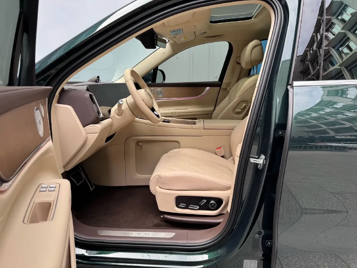 2025 AITO AITO M9 REEV 160HP REEV 52KWH,autocango,china used car exporter,china ev exporter,chinese used car exporter,chinese used ev exporter