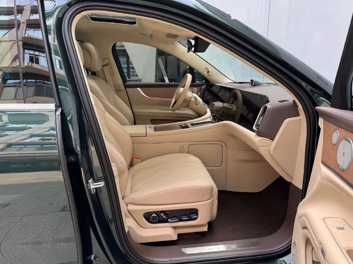 2025 AITO AITO M9 REEV 160HP REEV 52KWH,autocango,china used car exporter,china ev exporter,chinese used car exporter,chinese used ev exporter