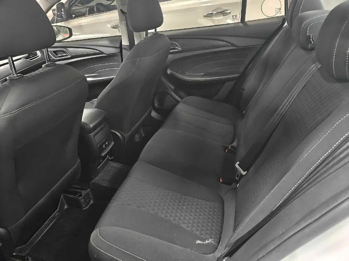 2020 Roewe i5 1.5L 120HP L4 CVT,autocango,china used car exporter,china ev exporter,chinese used car exporter,chinese used ev exporter