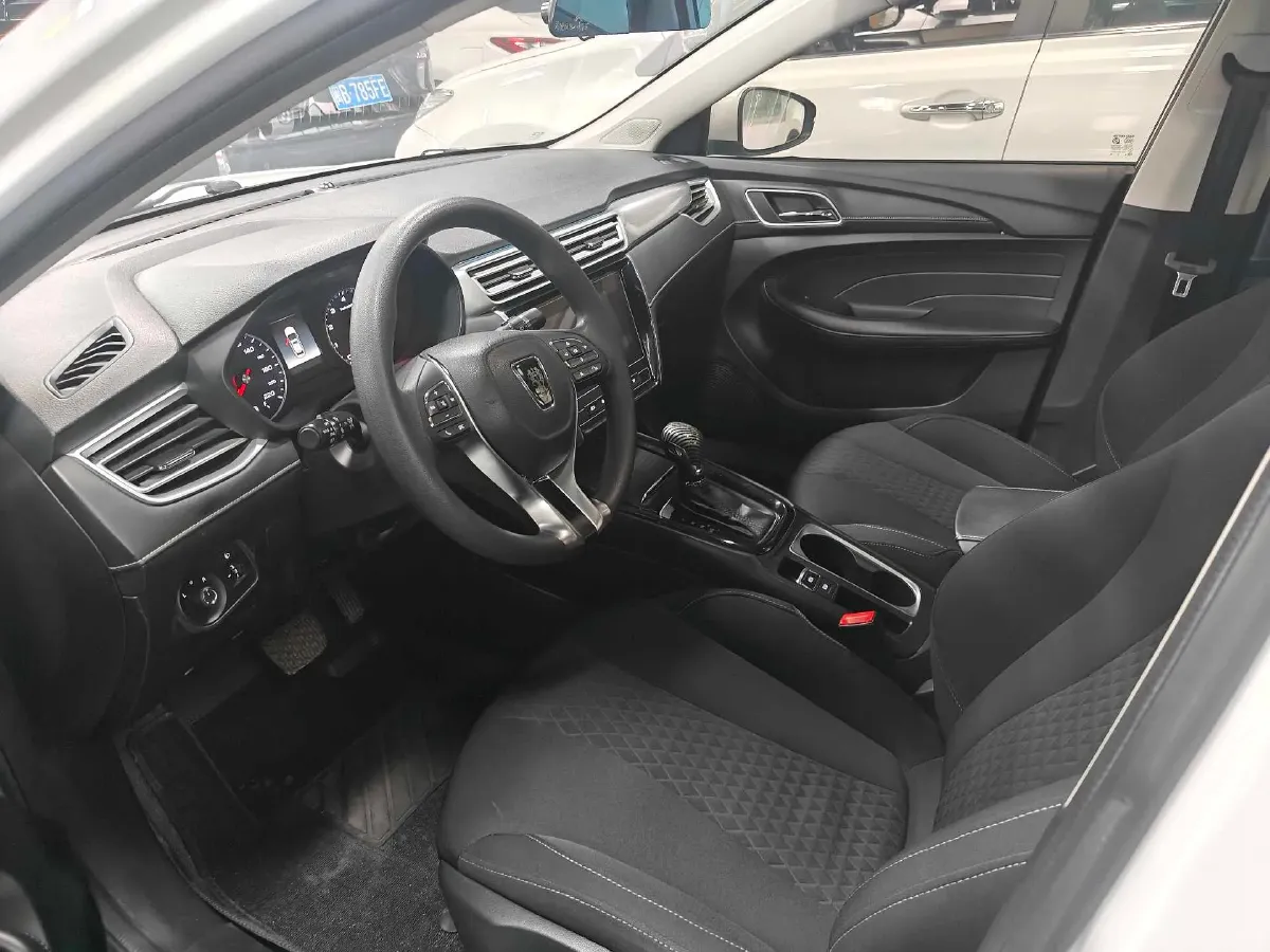 2020 Roewe i5 1.5L 120HP L4 CVT,autocango,china used car exporter,china ev exporter,chinese used car exporter,chinese used ev exporter