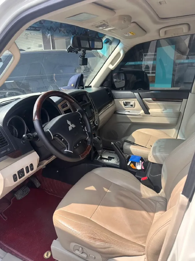2018 Mitsubishi Pajero 3.0L 174HP V6 5AT,autocango,china used car exporter,china ev exporter,chinese used car exporter,chinese used ev exporter