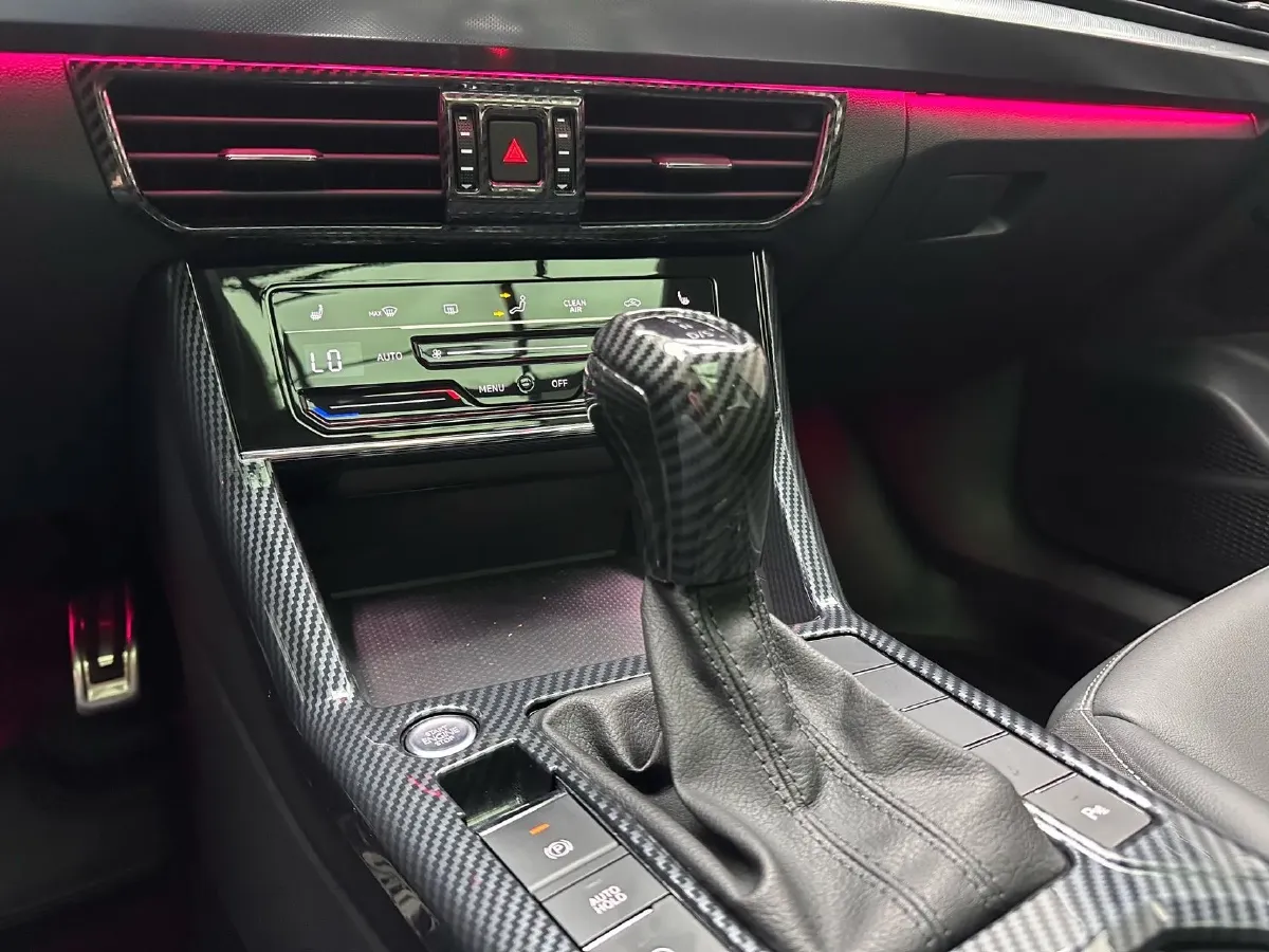 2023 Volkswagen Passat 2.0T 186HP L4 7DCT,autocango,china used car exporter,china ev exporter,chinese used car exporter,chinese used ev exporter