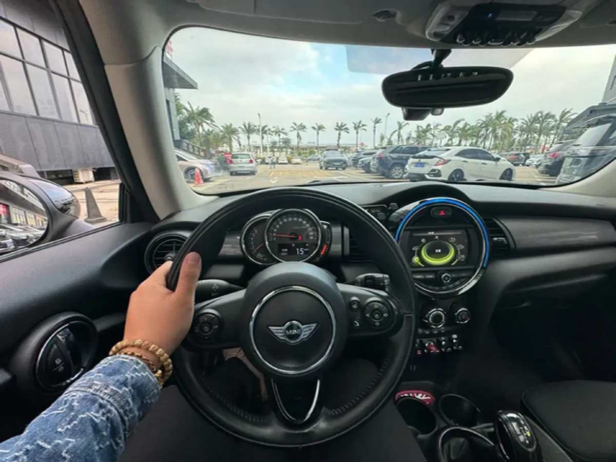 2018 MINI MINI 1.5T 136HP L3 6AT,autocango,china used car exporter,china ev exporter,chinese used car exporter,chinese used ev exporter