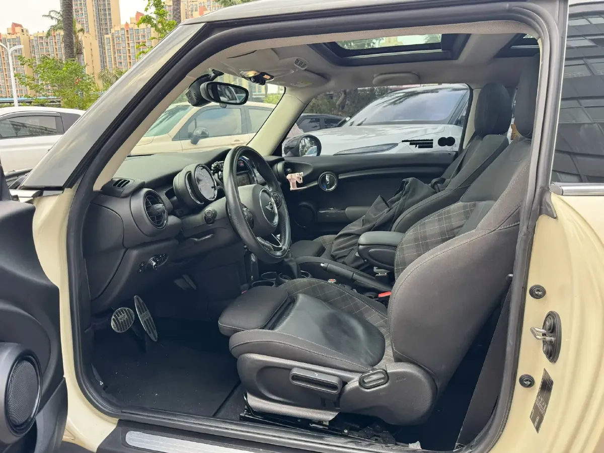 2018 MINI MINI 1.5T 136HP L3 6AT,autocango,china used car exporter,china ev exporter,chinese used car exporter,chinese used ev exporter