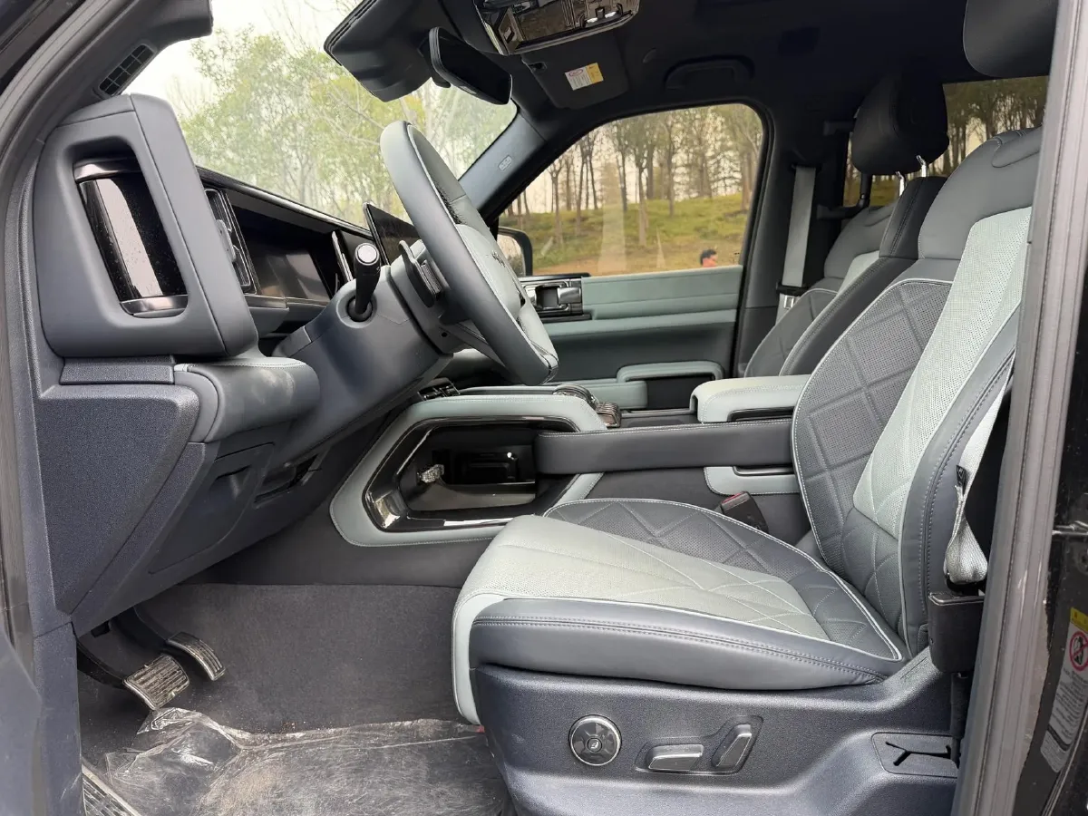 2025 FangChengBao Bao 5 1.5T 194HP L4 E-CVT PHEV 31.8KWH,autocango,china used car exporter,china ev exporter,chinese used car exporter,chinese used ev exporter