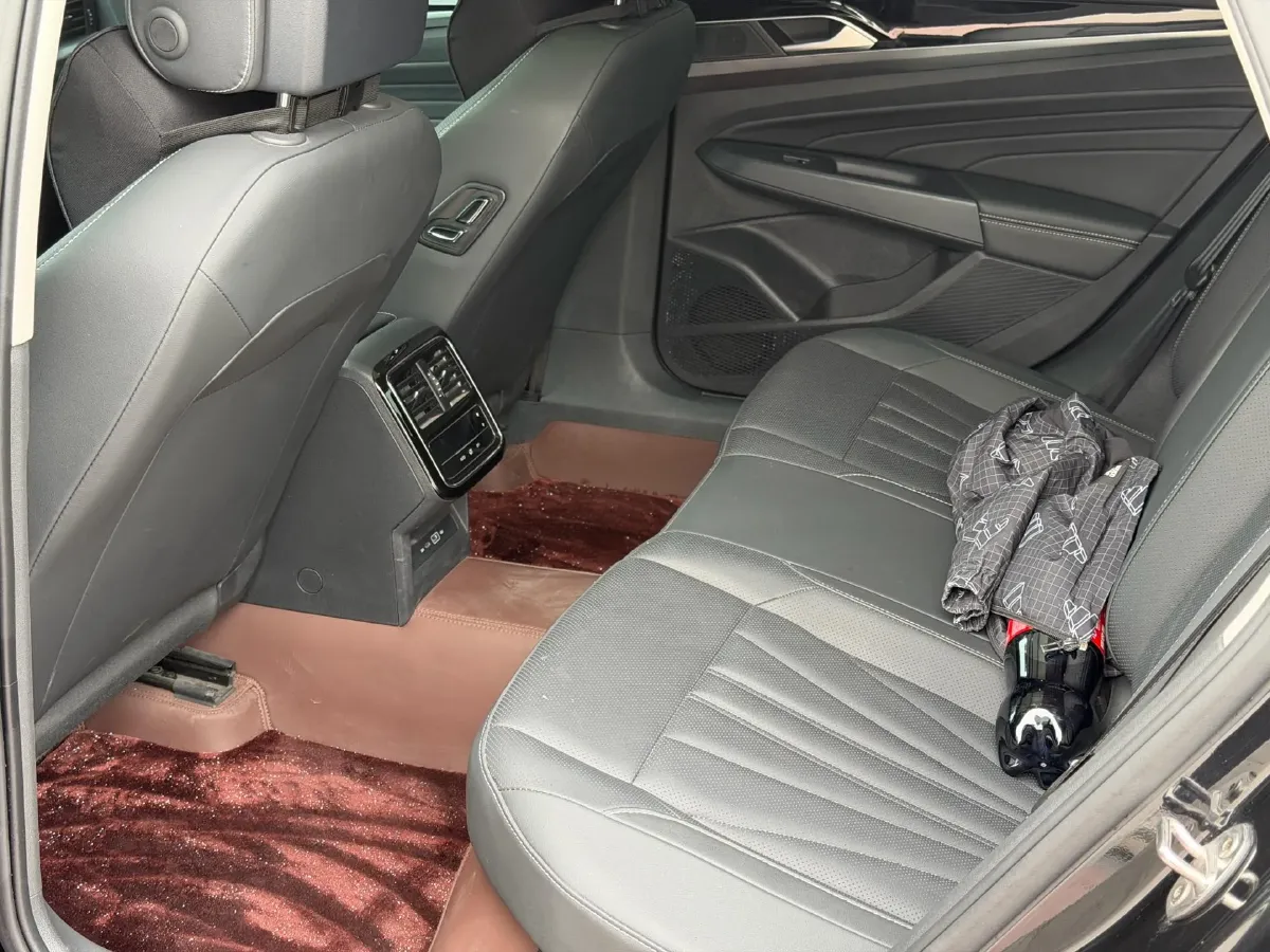 2024 Volkswagen Passat 2.0T 220HP L4 7DCT,autocango,china used car exporter,china ev exporter,chinese used car exporter,chinese used ev exporter