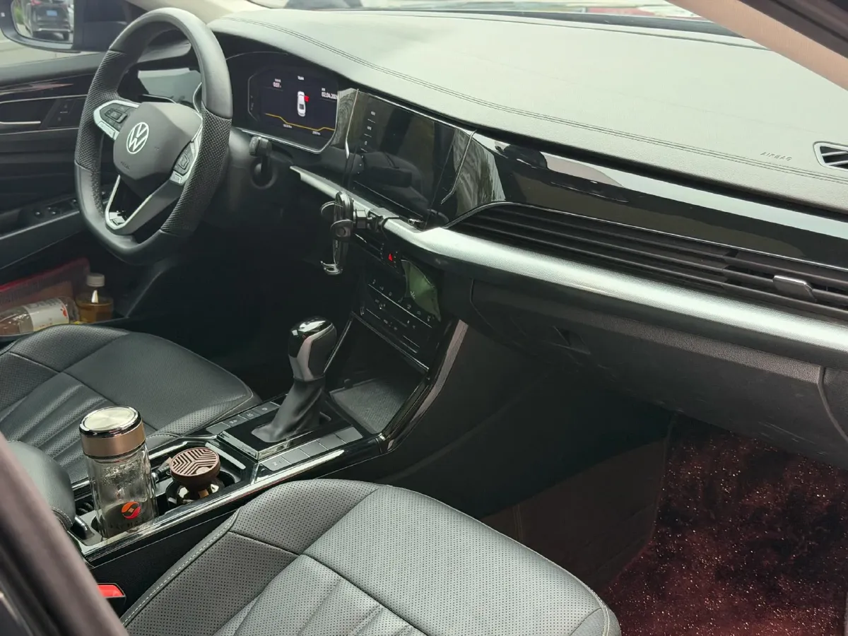 2024 Volkswagen Passat 2.0T 220HP L4 7DCT,autocango,china used car exporter,china ev exporter,chinese used car exporter,chinese used ev exporter