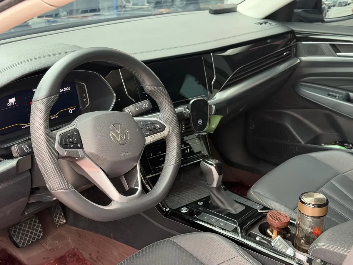 2024 Volkswagen Passat 2.0T 220HP L4 7DCT,autocango,china used car exporter,china ev exporter,chinese used car exporter,chinese used ev exporter