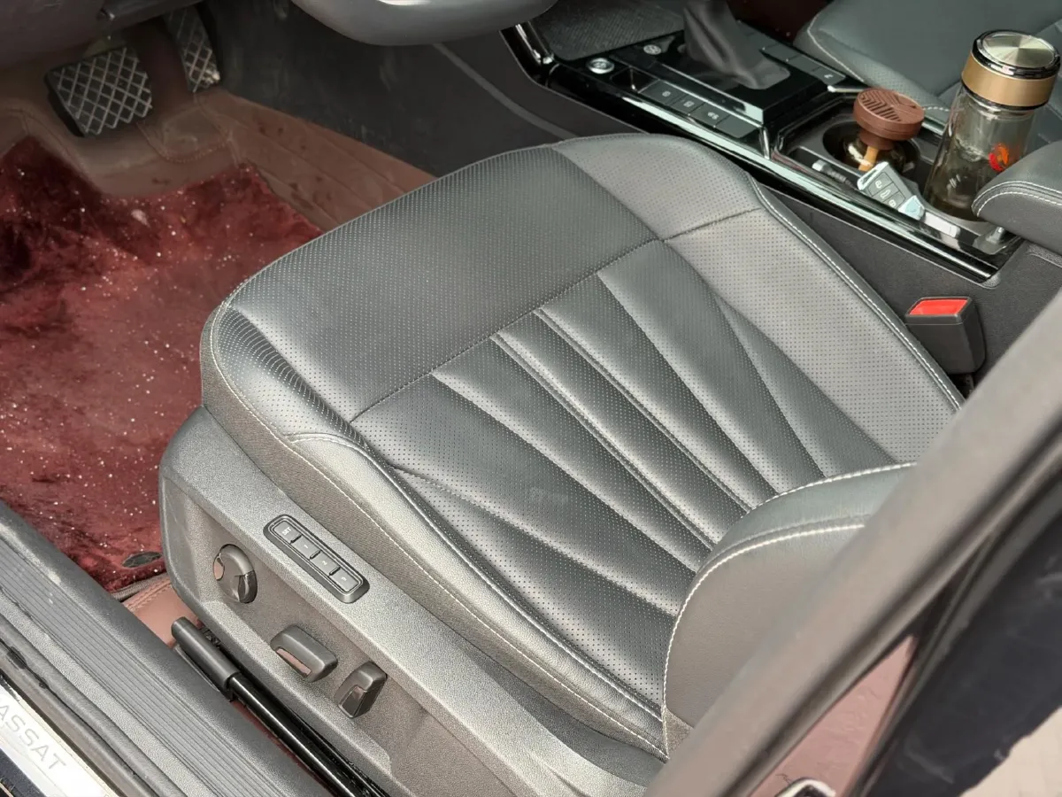 2024 Volkswagen Passat 2.0T 220HP L4 7DCT,autocango,china used car exporter,china ev exporter,chinese used car exporter,chinese used ev exporter