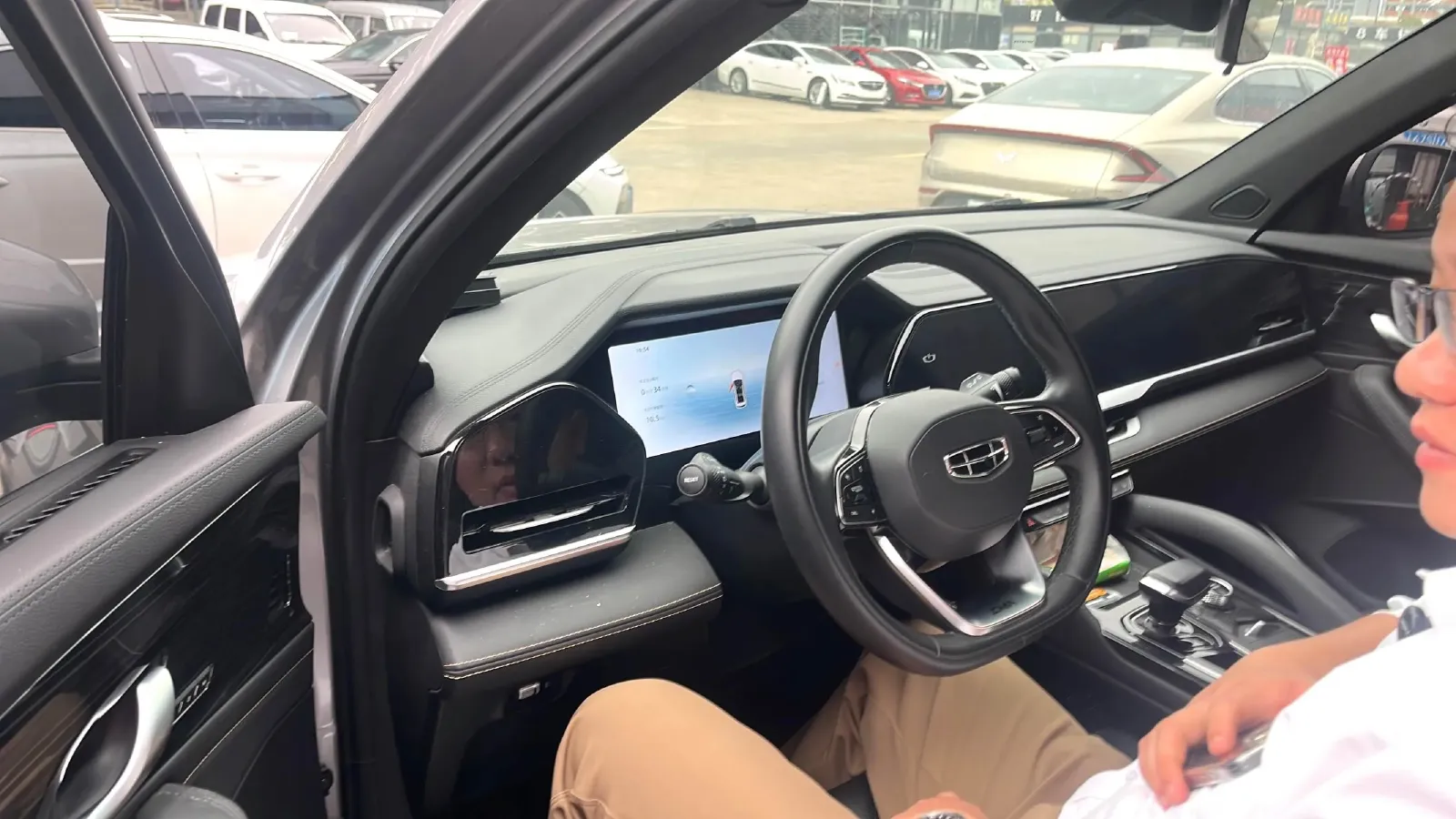 2024 Geely Monjaro 2.0T 218HP L4 7DCT,autocango,china used car exporter,china ev exporter,chinese used car exporter,chinese used ev exporter