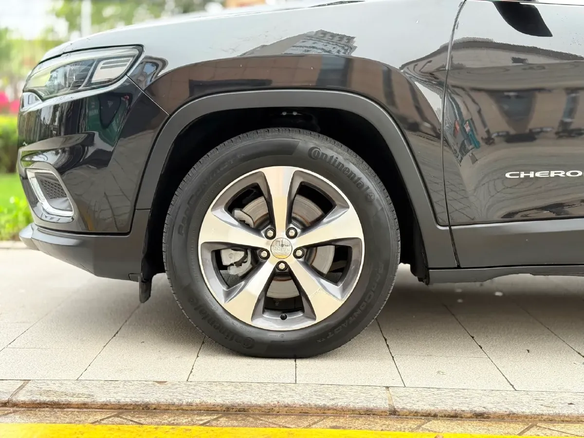 2019 Jeep Cherokee 2.0T 234HP L4 9AT,autocango,china used car exporter,china ev exporter,chinese used car exporter,chinese used ev exporter