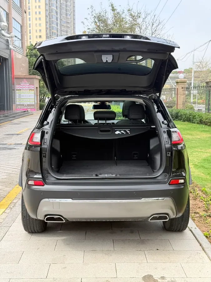 2019 Jeep Cherokee 2.0T 234HP L4 9AT,autocango,china used car exporter,china ev exporter,chinese used car exporter,chinese used ev exporter