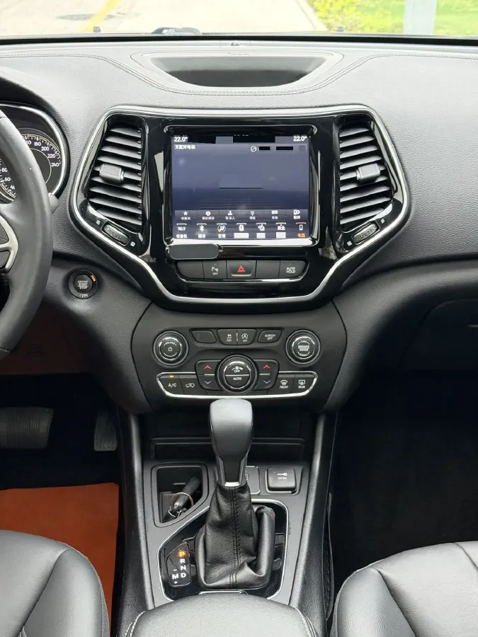 2019 Jeep Cherokee 2.0T 234HP L4 9AT,autocango,china used car exporter,china ev exporter,chinese used car exporter,chinese used ev exporter