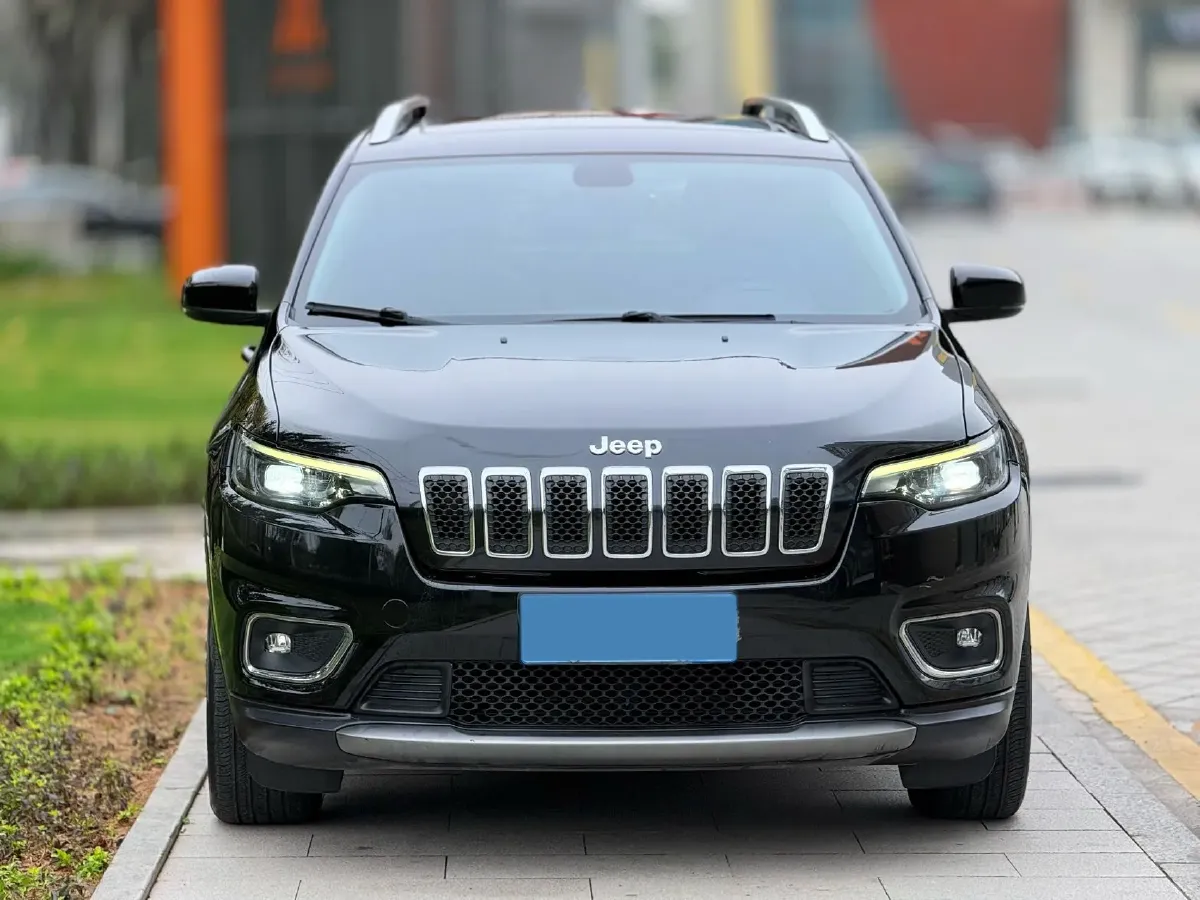 2019 Jeep Cherokee 2.0T 234HP L4 9AT,autocango,china used car exporter,china ev exporter,chinese used car exporter,chinese used ev exporter