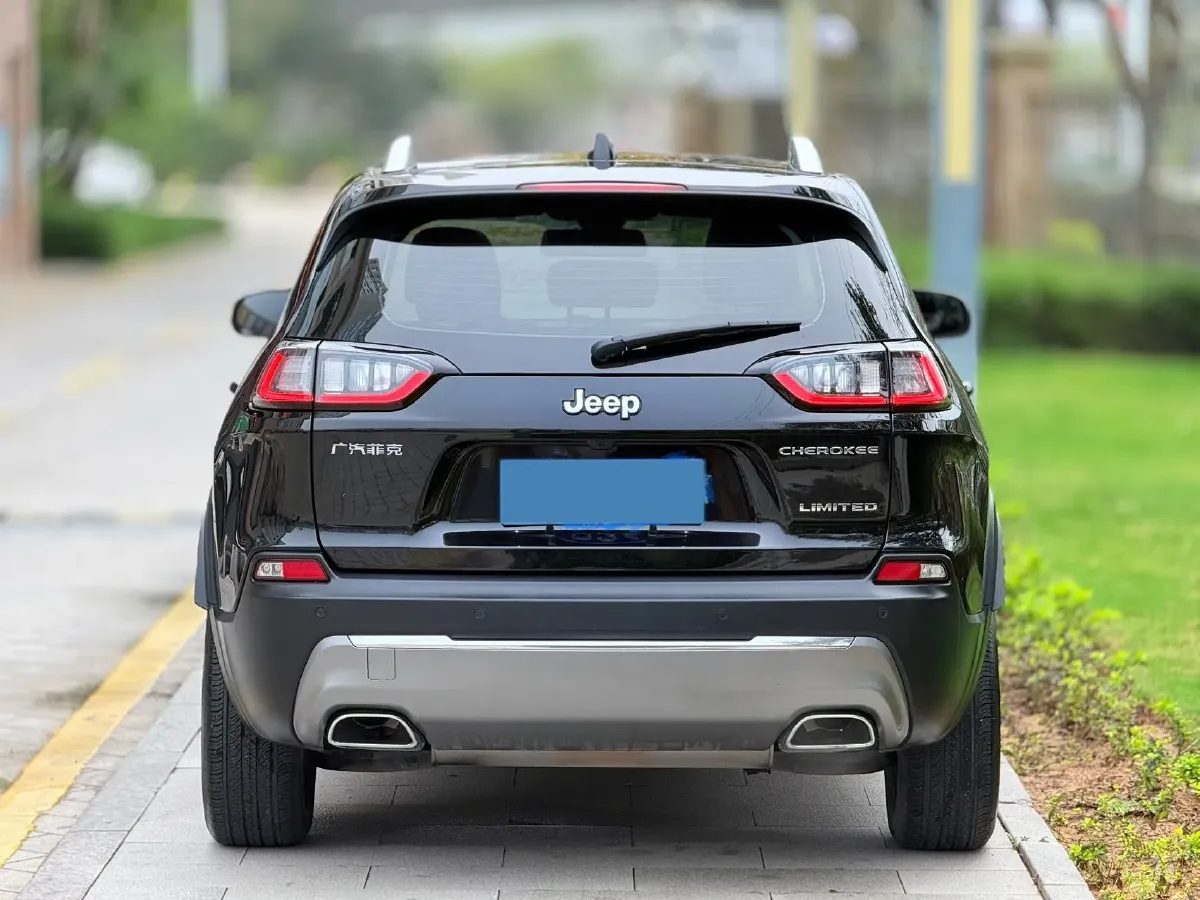 2019 Jeep Cherokee 2.0T 234HP L4 9AT,autocango,china used car exporter,china ev exporter,chinese used car exporter,chinese used ev exporter
