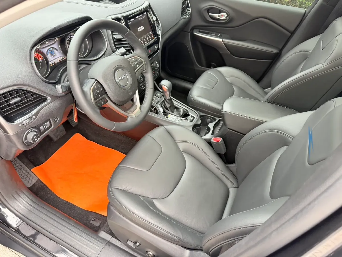 2019 Jeep Cherokee 2.0T 234HP L4 9AT,autocango,china used car exporter,china ev exporter,chinese used car exporter,chinese used ev exporter