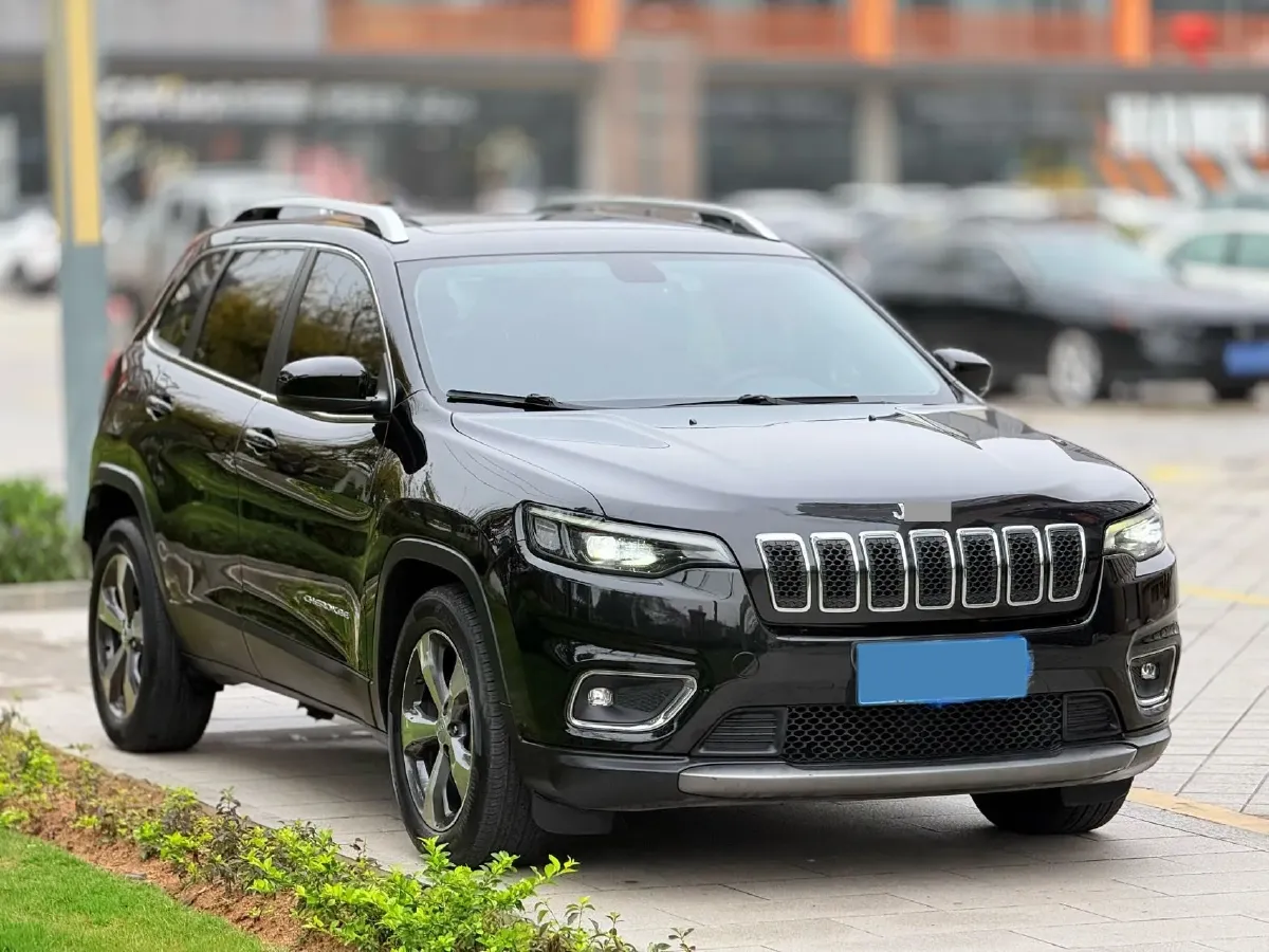 2019 Jeep Cherokee 2.0T 234HP L4 9AT,autocango,china used car exporter,china ev exporter,chinese used car exporter,chinese used ev exporter