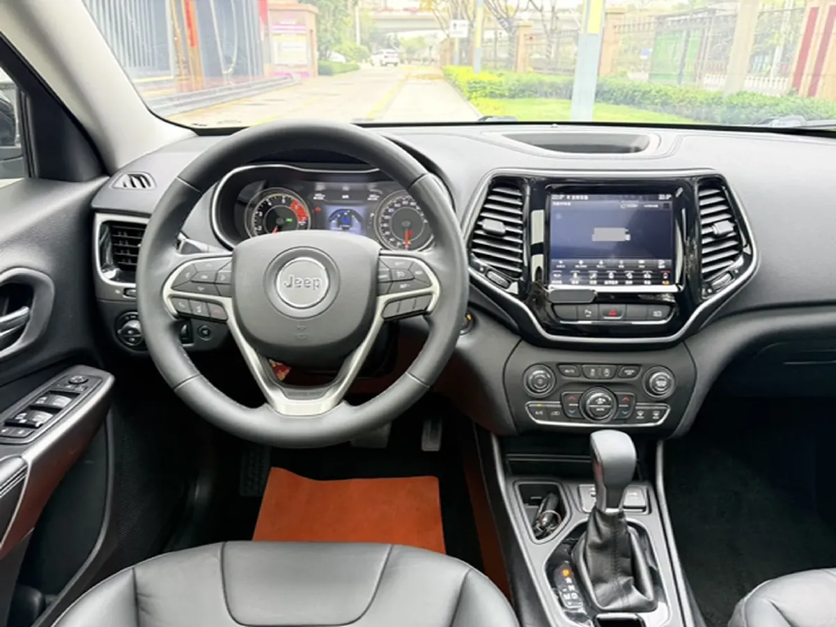 2019 Jeep Cherokee 2.0T 234HP L4 9AT,autocango,china used car exporter,china ev exporter,chinese used car exporter,chinese used ev exporter