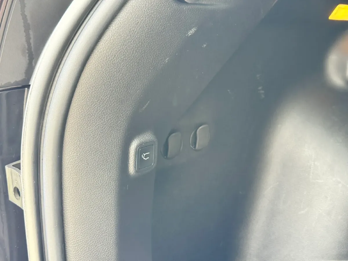 2019 Jeep Cherokee 2.0T 234HP L4 9AT,autocango,china used car exporter,china ev exporter,chinese used car exporter,chinese used ev exporter