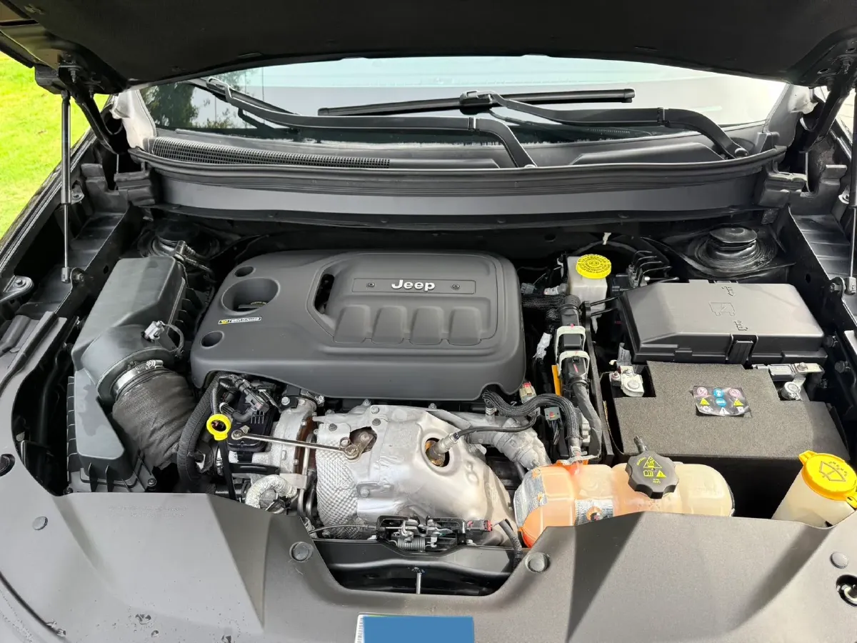 2019 Jeep Cherokee 2.0T 234HP L4 9AT,autocango,china used car exporter,china ev exporter,chinese used car exporter,chinese used ev exporter