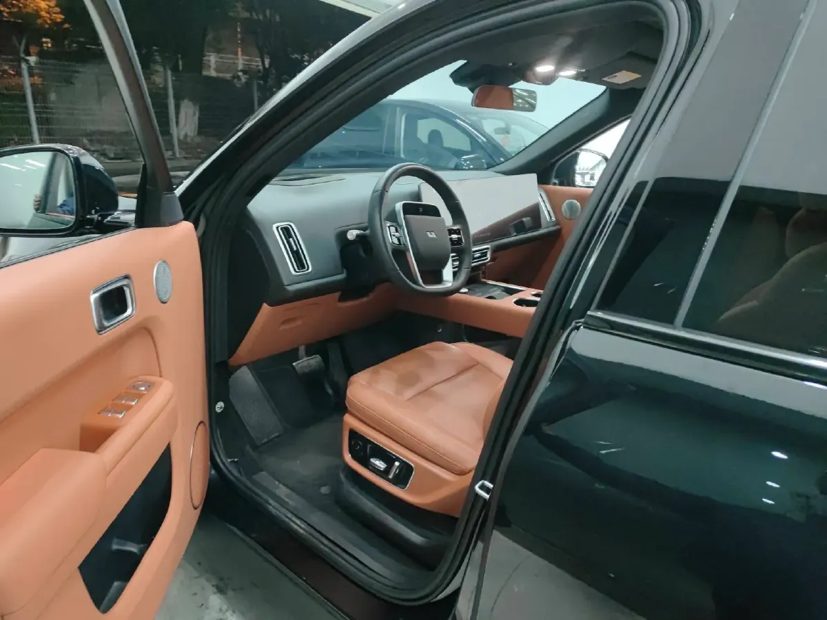 2024 Ford Bronco 2.3T 275HP L4 10AT,autocango,china used car exporter,china ev exporter,chinese used car exporter,chinese used ev exporter