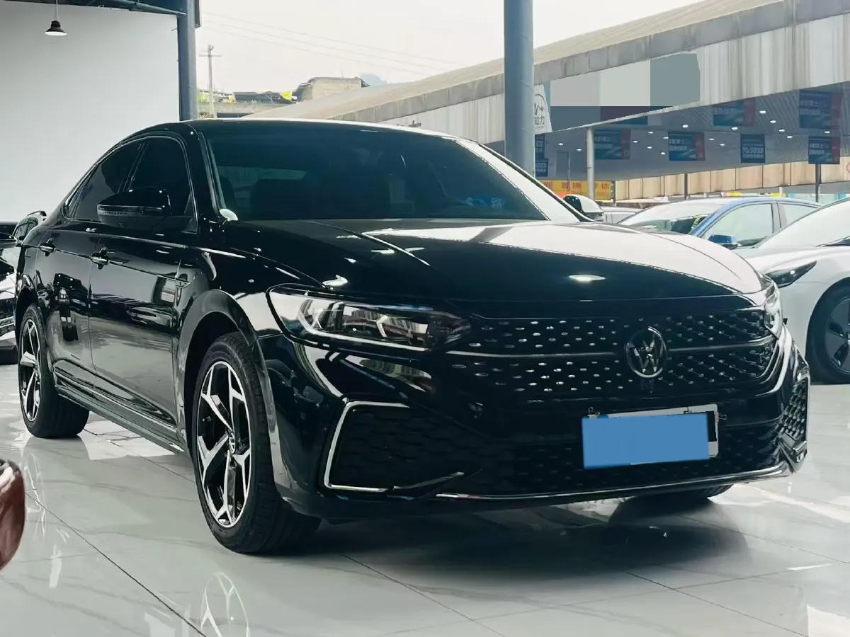 2024 Volkswagen Passat 2.0T 220HP L4 7DCT,autocango,china used car exporter,china ev exporter,chinese used car exporter,chinese used ev exporter