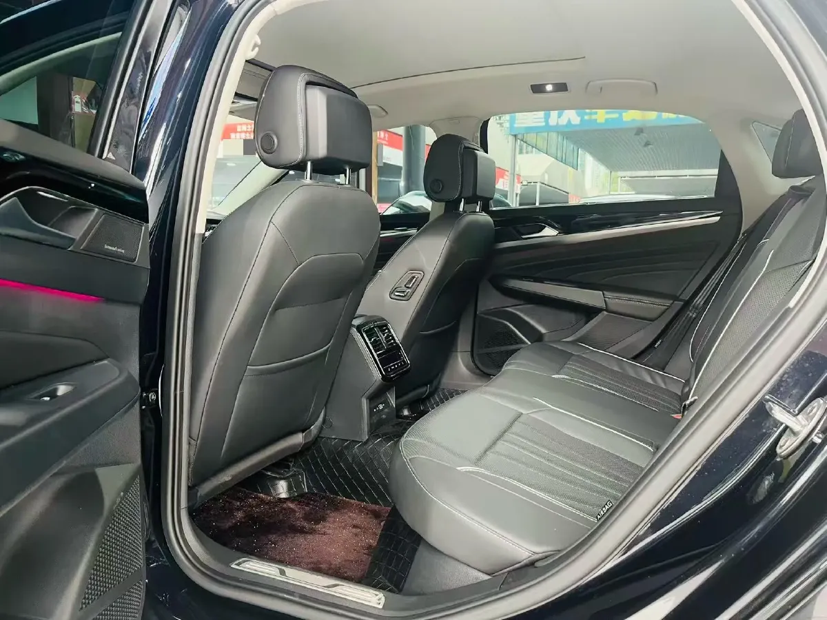 2024 Volkswagen Passat 2.0T 220HP L4 7DCT,autocango,china used car exporter,china ev exporter,chinese used car exporter,chinese used ev exporter