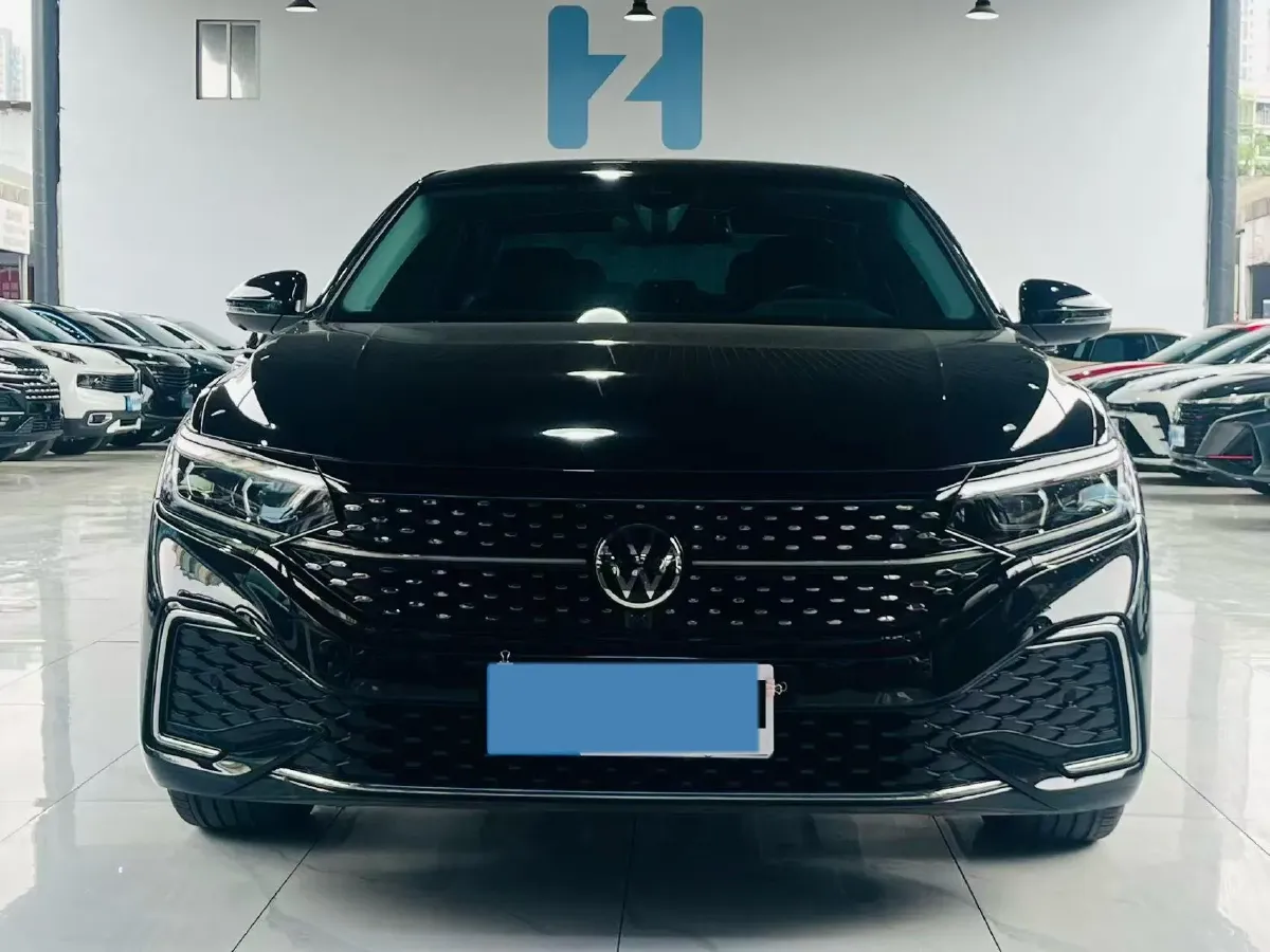 2024 Volkswagen Passat 2.0T 220HP L4 7DCT,autocango,china used car exporter,china ev exporter,chinese used car exporter,chinese used ev exporter