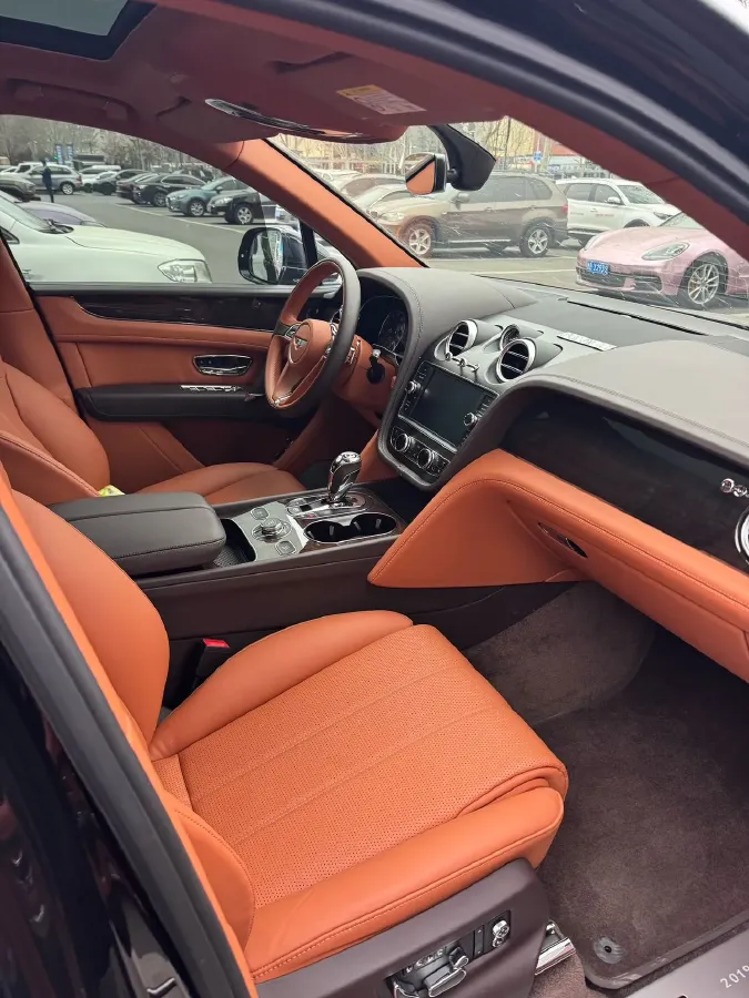 2018 Bentley Bentayga 4.0T 550HP V8 8AT,autocango,china used car exporter,china ev exporter,chinese used car exporter,chinese used ev exporter