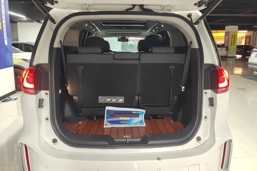 2021 GAC Trumpchi M8 2.0T 252HP L4 8AT,autocango,china used car exporter,china ev exporter,chinese used car exporter,chinese used ev exporter