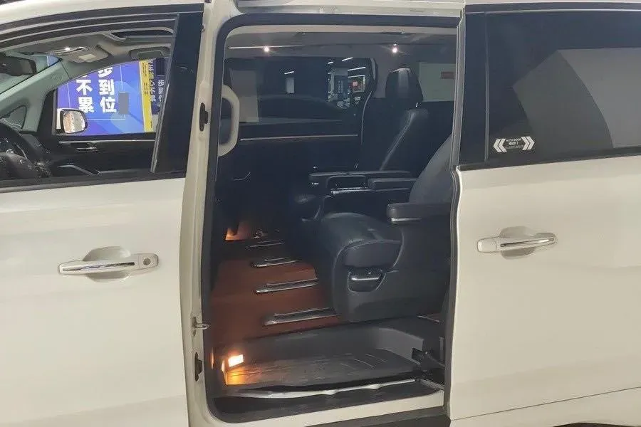 2021 GAC Trumpchi M8 2.0T 252HP L4 8AT,autocango,china used car exporter,china ev exporter,chinese used car exporter,chinese used ev exporter