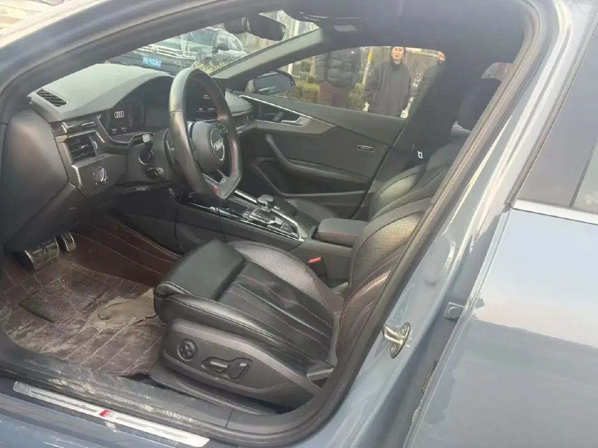 2022 Audi A4L 2.0T 190HP L4 7DCT,autocango,china used car exporter,china ev exporter,chinese used car exporter,chinese used ev exporter