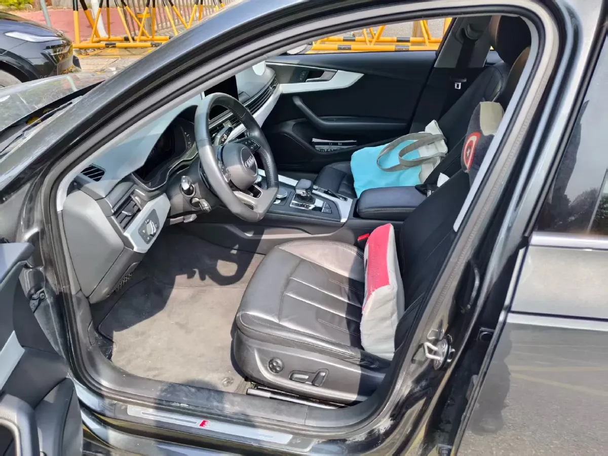 2019 Audi A4L 2.0T 190HP L4 7DCT,autocango,china used car exporter,china ev exporter,chinese used car exporter,chinese used ev exporter