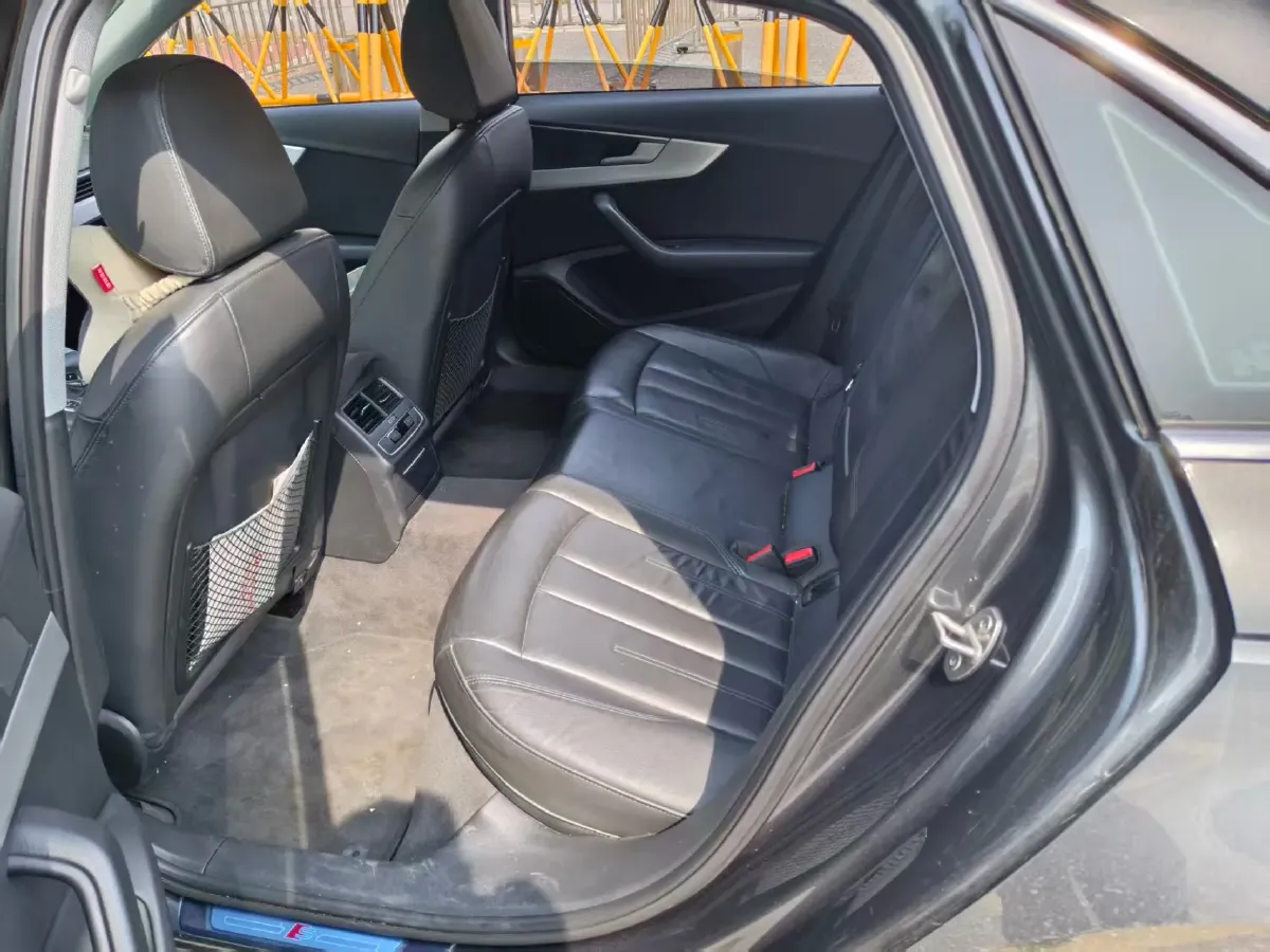 2019 Audi A4L 2.0T 190HP L4 7DCT,autocango,china used car exporter,china ev exporter,chinese used car exporter,chinese used ev exporter